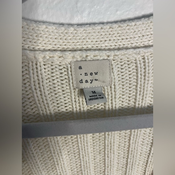 โจ A New Day Cream Button Front Knit Cardigan (M) - Picture 2 of 5